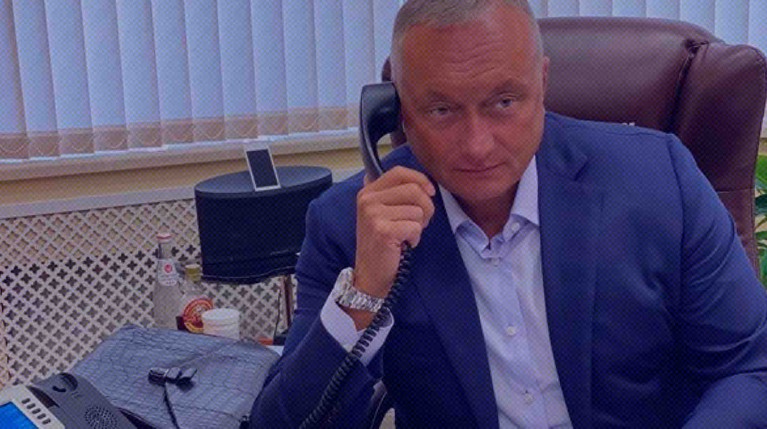 Сенатора Дмитрия Савельева задержали в парламенте по делу об организации убийства⁠ — Daily Storm