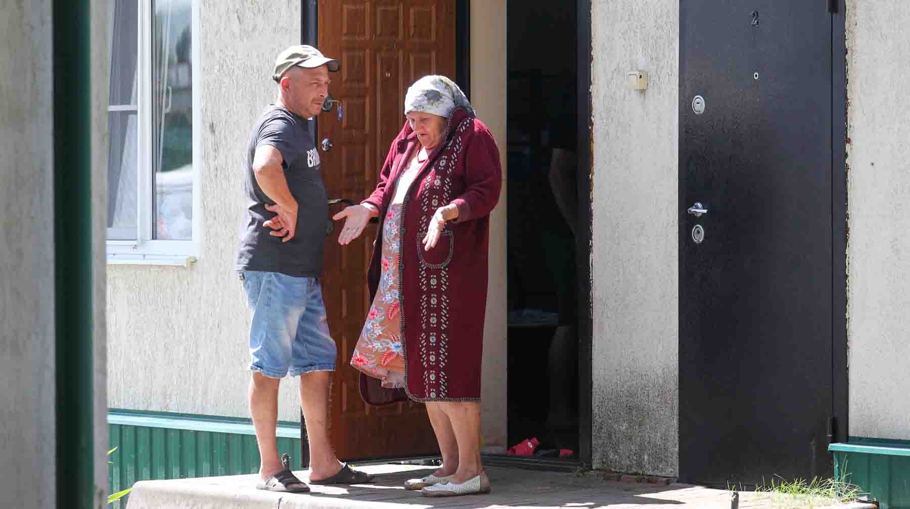 Размещение беженцев из города Суджи в пункте временного размещения