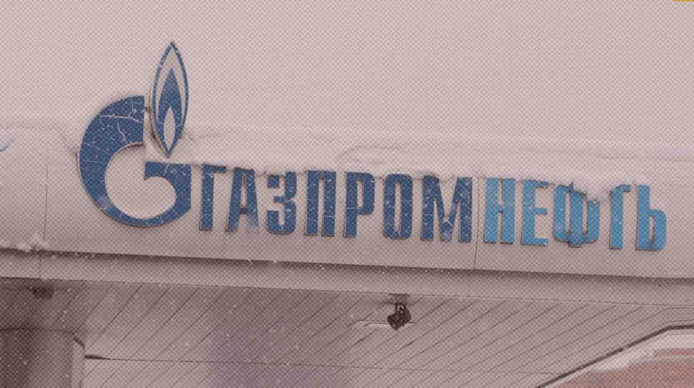 Также Соединенные Штаты запрещают своим компаниям оказывать нефтесервисные услуги в России Фото: Global Look Press / Замир Усманов