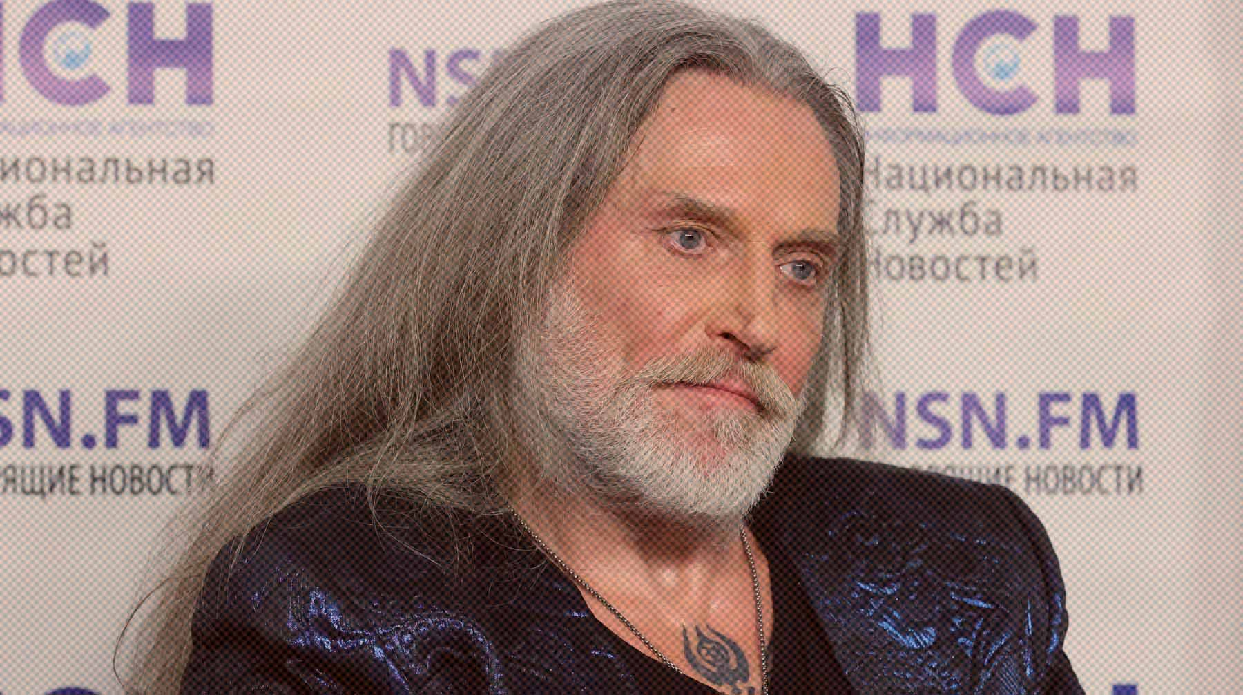 Артист планирует выпустить диск с композициями и надеется познакомиться с главой МИД России, который и сам играет на гитаре Фото: Global Look Press / Петров Сергей