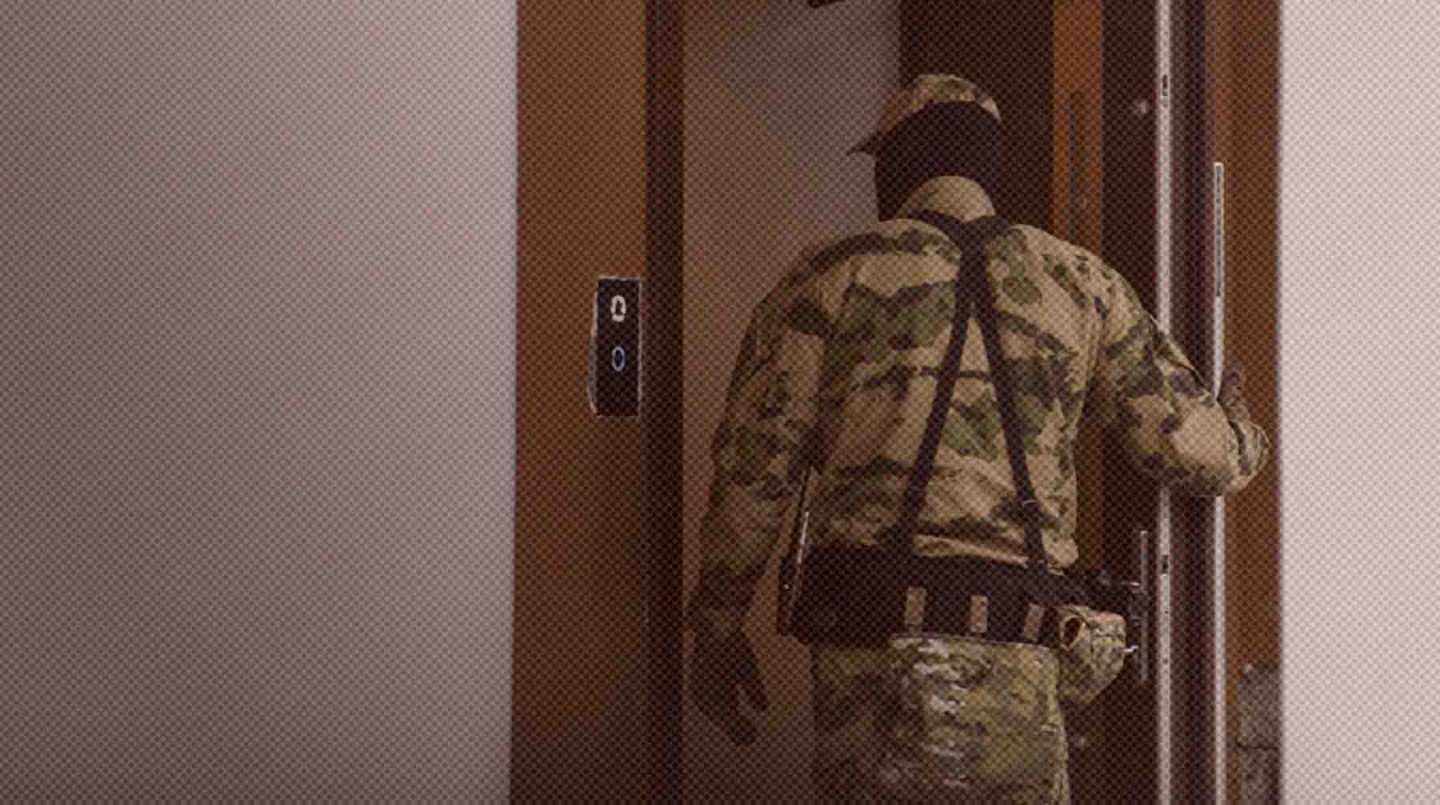 Также силовики побывали дома у главреда Трифонова, сейчас он не выходит на связь Фото: Global Look Press / Илья Московец