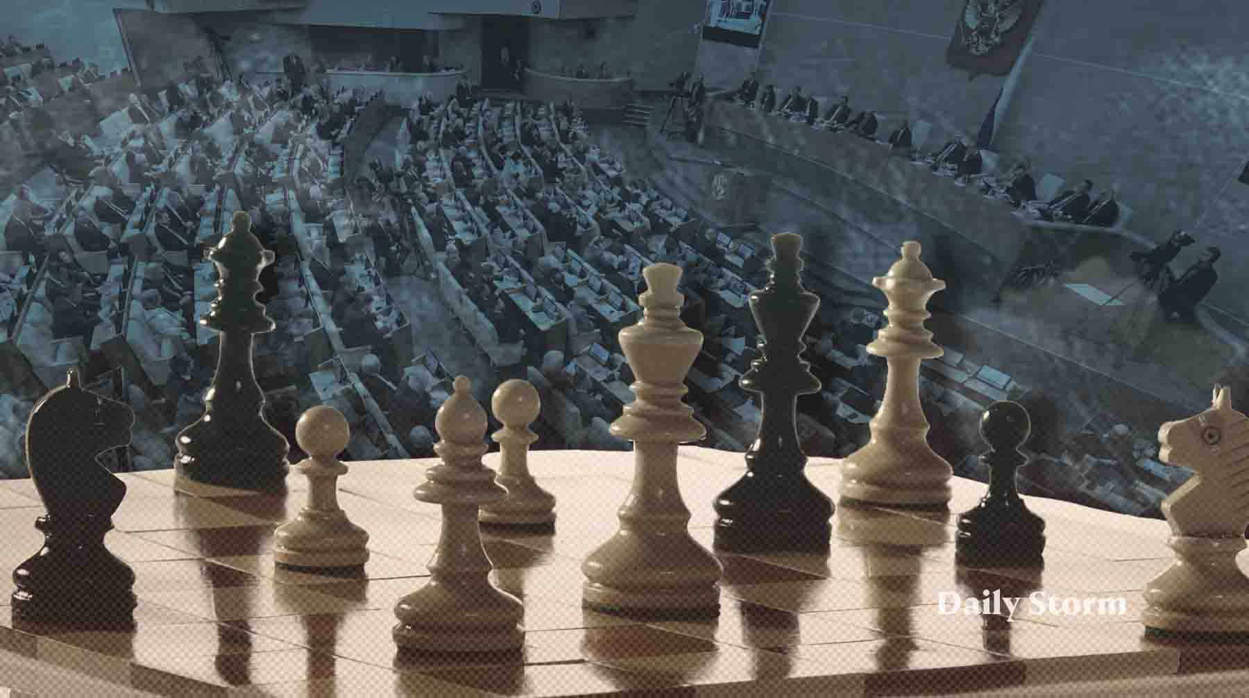 Коммунист признался, что тратит на это занятие пять минут в день и оно придает ему творческих сил для решения рабочих вопросов Коллаж: Daily Storm