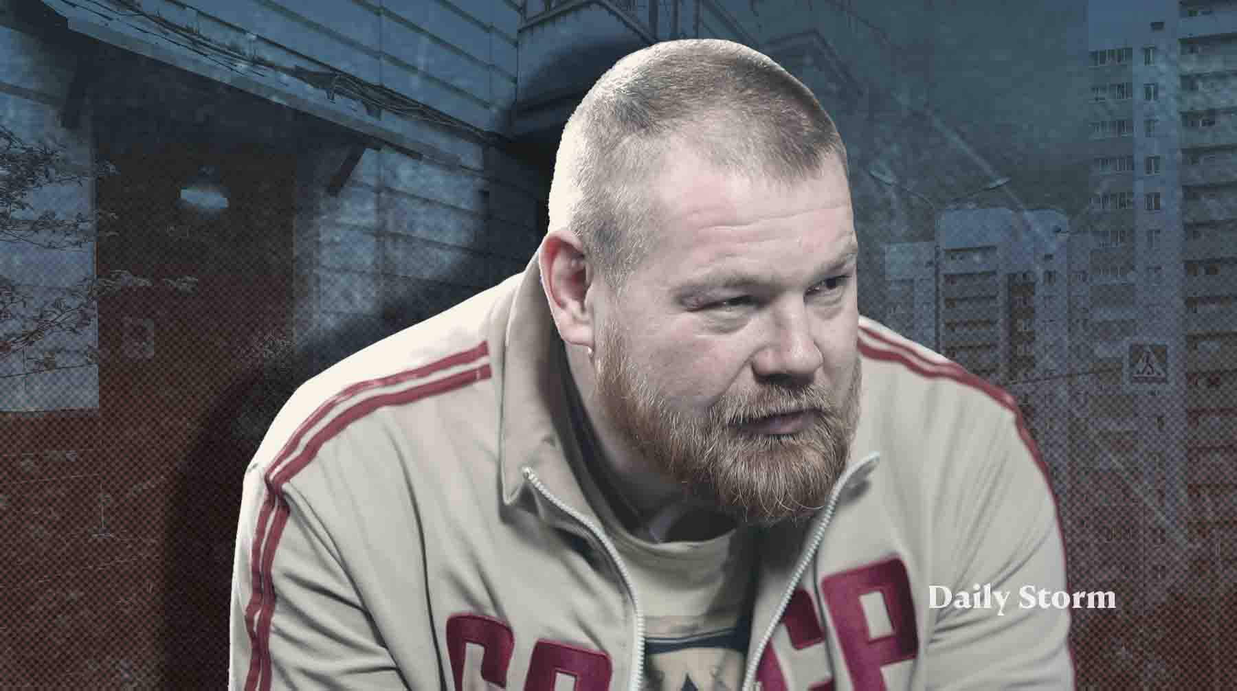 Сам боец не смог прокомментировать ситуацию, но был замечен в одежде виновника. Дебошира ищет Росгвардия Коллаж: Daily Storm