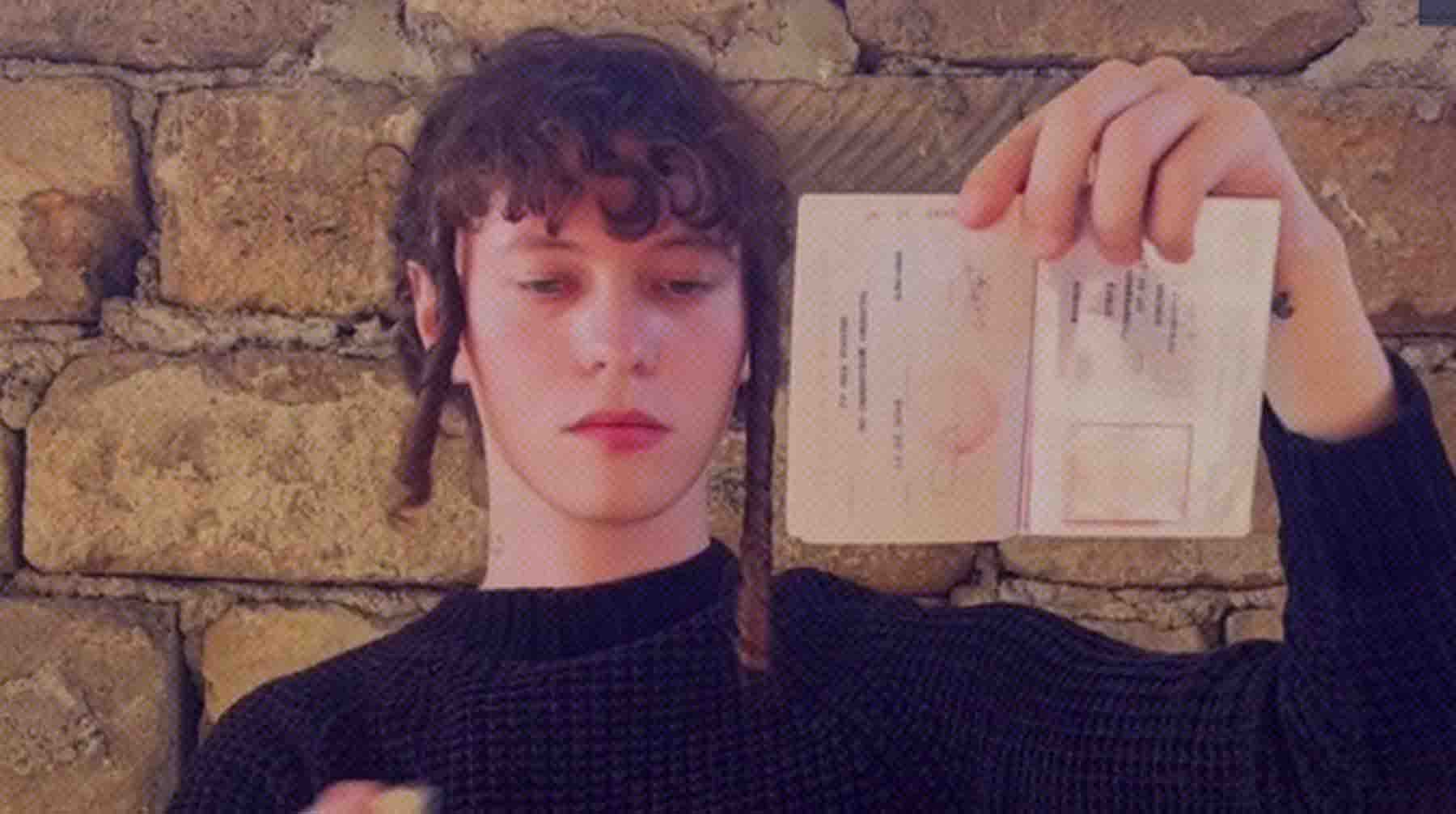 Отец Шарлота рассказал, почему после скандала в суде певец сидит в СИЗО, а не уехал по этапу