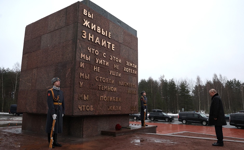 Глава государства принимает участие в мемориальных мероприятиях undefined