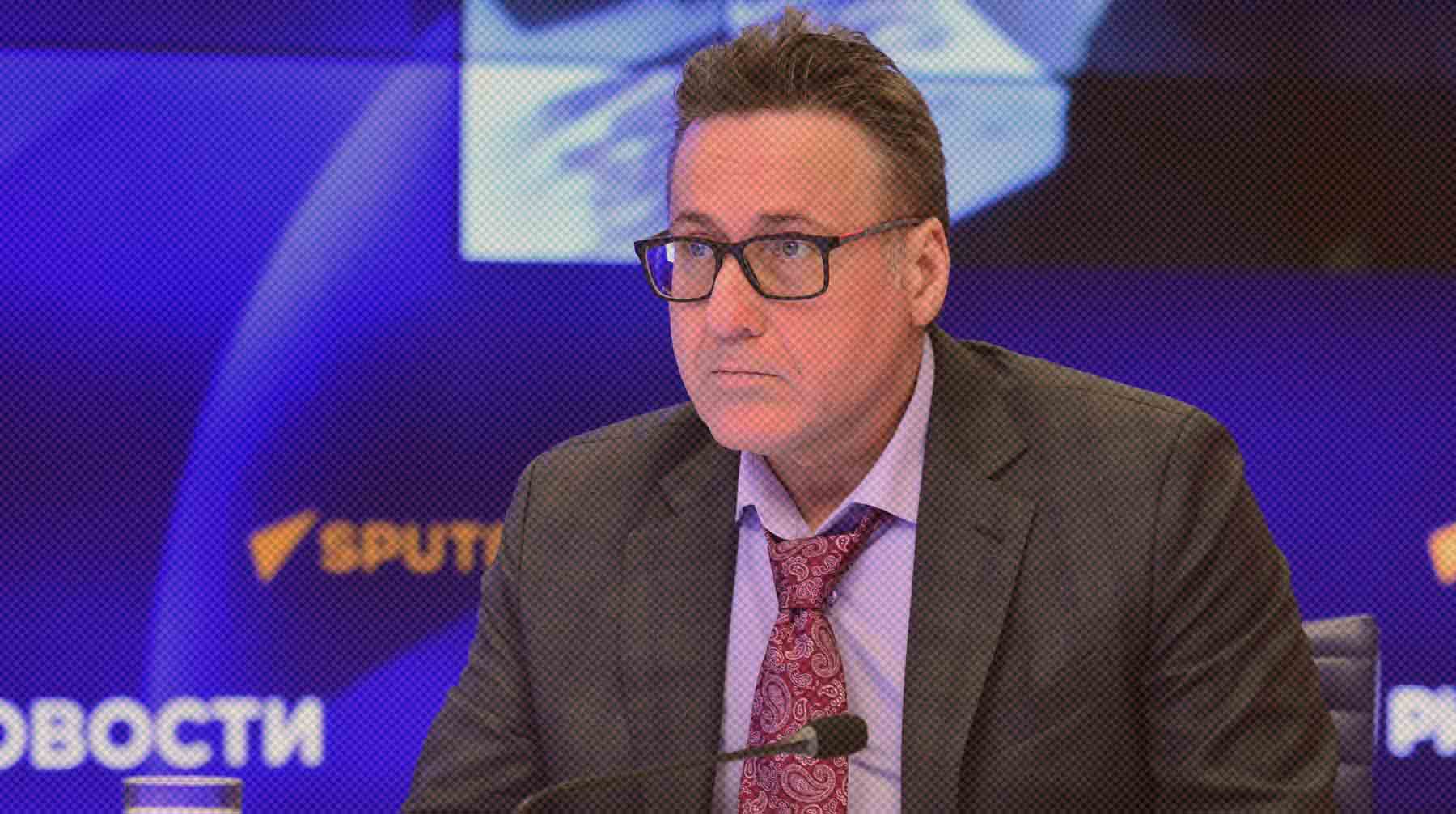 По его мнению, это решение может быть продиктовано желанием поставить этнически русского в сложный многонациональный регион Евгений Минченко