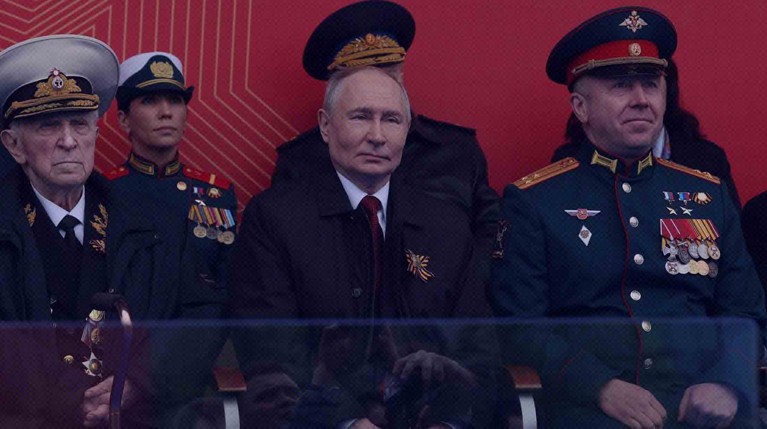 «Крош», «Альфа» и медсестра, закрывшая собой раненого: кто сидел рядом с Путиным на Параде Победы
