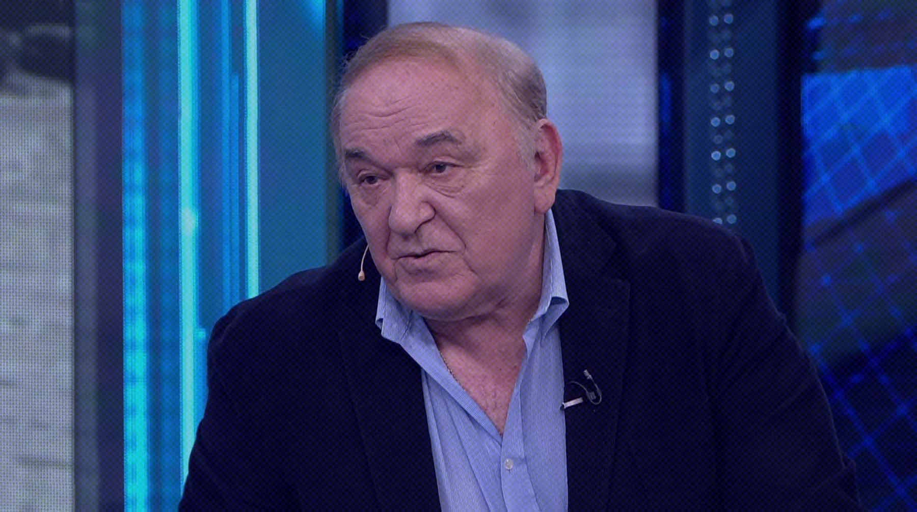 Военный обозреватель заметил, что если ему «выбивают зуб», в ответ он просто «выносит челюсть» своим недоброжелателям Виктор Баранец