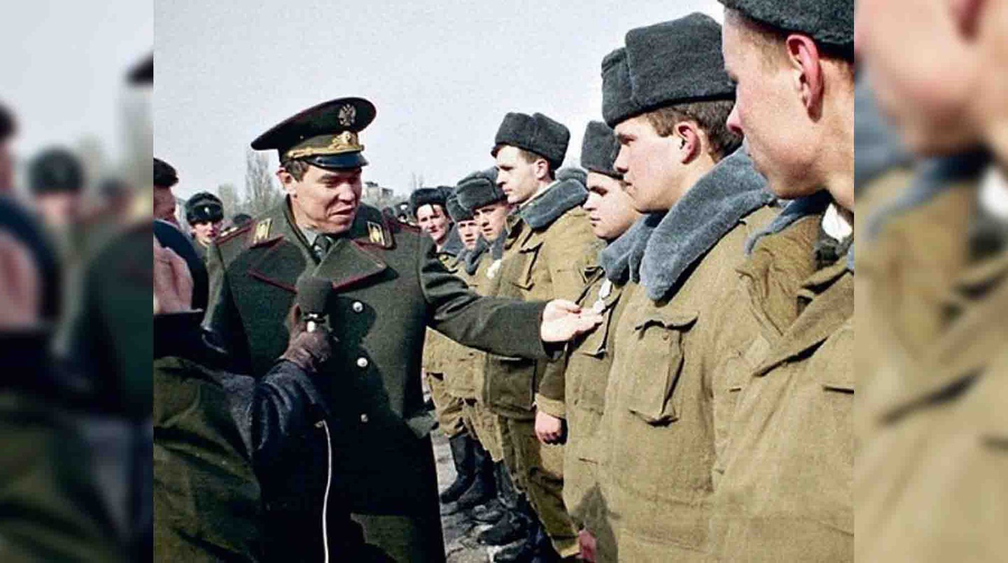 Лев Рохлин в центре