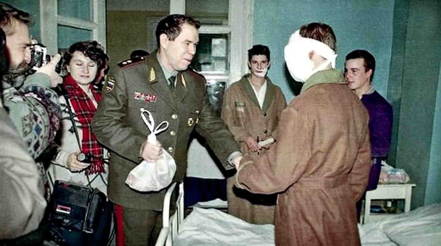 Лев Рохлин в центре